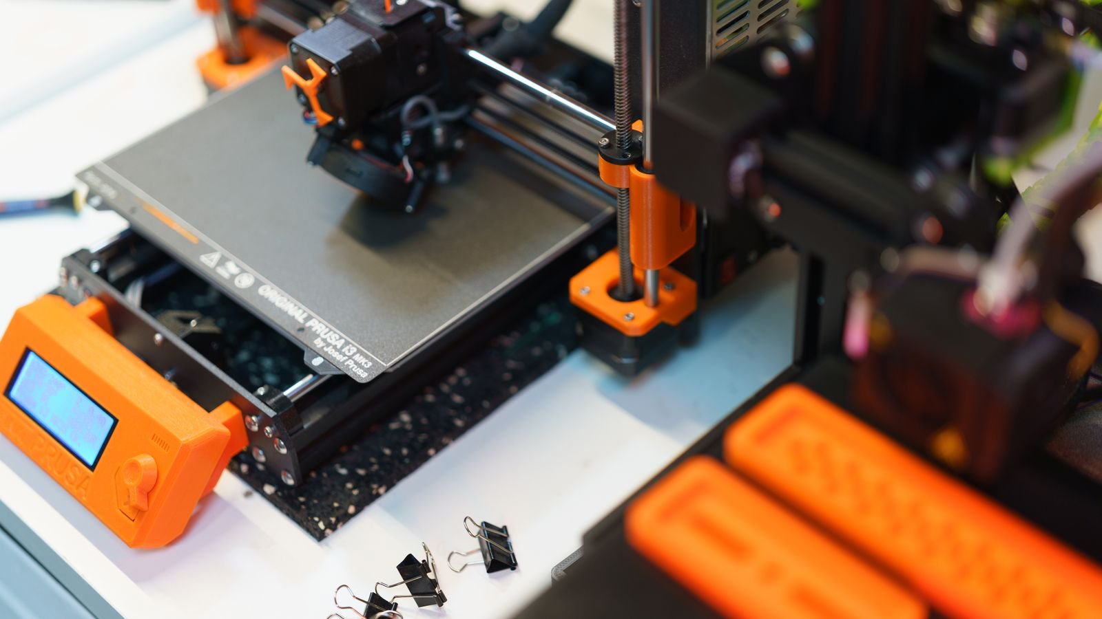 Qual impressora 3D comprar em 2026: escolha por critérios e uso